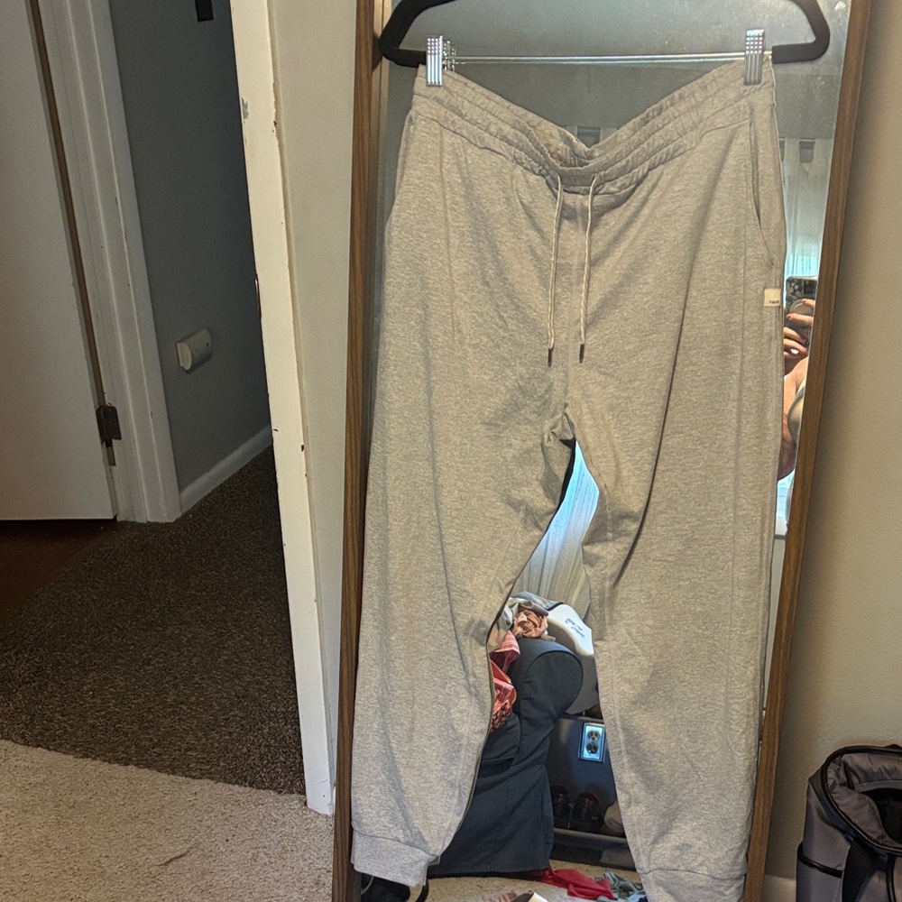 ✨ Vuori Gray Track Pants✨